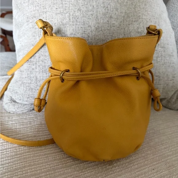 HOBO brand Yellow Leather Crossbody drawstring bag 9.5x7 - Picture 1 of 8